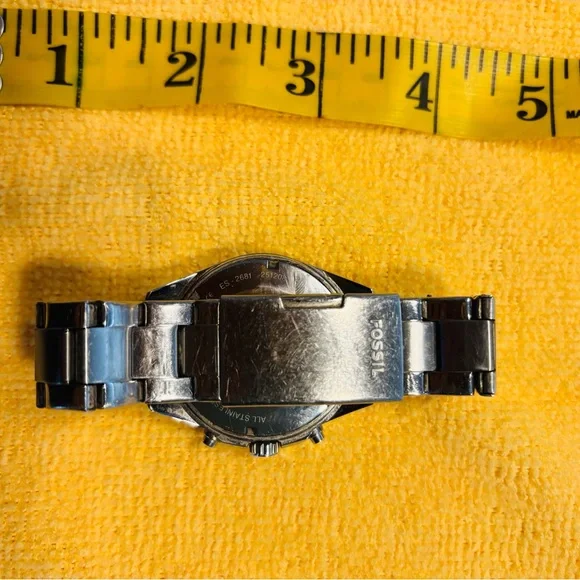 Fossil Decker ES 2681 Silvertone Link Watch. Need battery. - Picture 4 of 4